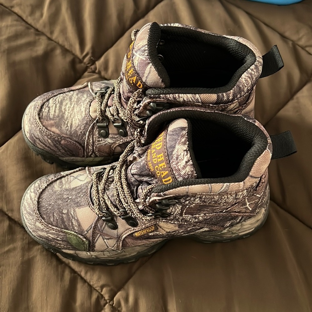 Excellent condition Red Head Brand Co boys hiking boots. Mossy oak pattern.